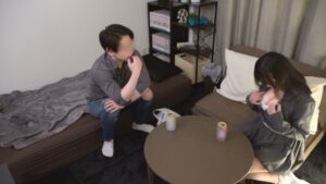 【アプリ即日お持ち帰り】テキーラ好きの33歳バツイチWebデザイナー、Hカップの圧倒的存在感と甘えた距離感に理性崩壊…そのまま帰らなかった大人の女との当たり回の夜w 百戦錬磨のナンパ師のヤリ部屋で、連れ込みSEX隠し撮り 425